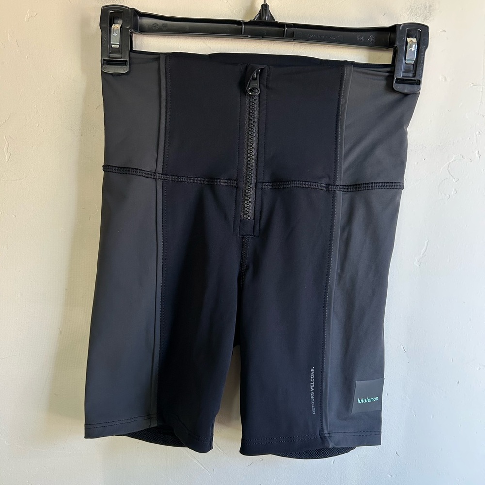 LULULEMON Black Gray Hike To Swim 6" front zip Shorts Women's XS Summer EUC